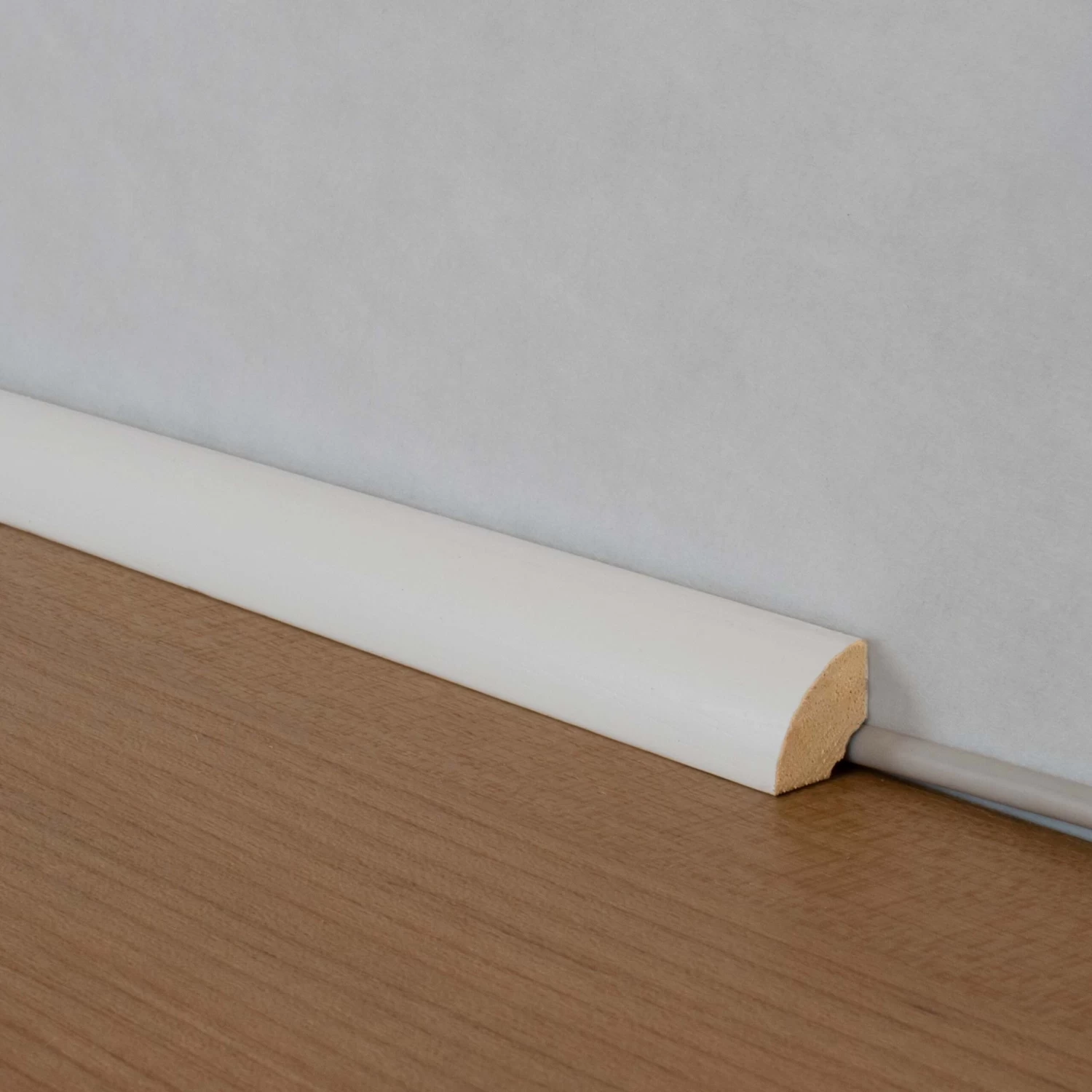 PROVISTON | Quart De Rond | 14 X 14 X 2000 Mm | Bois Massif | Blanc Laqué | RAL9010 | Plinthe 3 PROVISTON | Quart De Rond | 14 X 14 X 2000 Mm | Bois Massif | Blanc Laqué | RAL9010 | Plinthe – Image 3