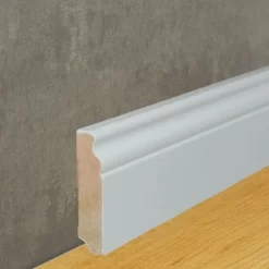 Plinthe Moulurée - Blanc (bois Massif Vernis - 319.1980.31) -Décoratif Soldes solingen hb hh